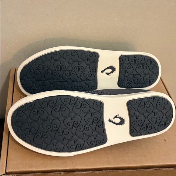 Olukai shoes - Picture 3 of 4